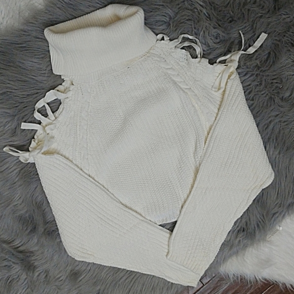 esse Sweaters - 🆕Cold Shoulder Turtleneck Sweater